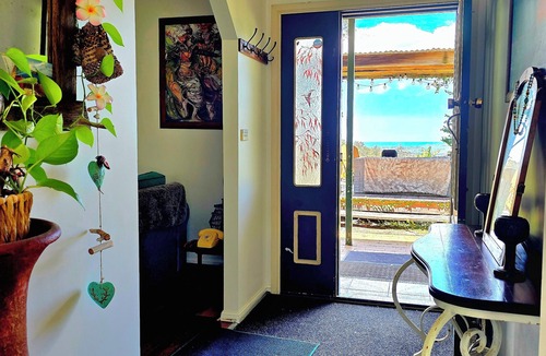 Bonogin House | Ocean views on the horizon, Hot spa,pet friendly, fire pit, bbq, fully equipped.
