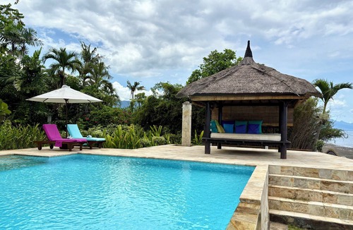 Lokapaksa Villa | Oceanfront Villa Mawar – Private Pool, Gorgeous Sunsets & Friendly Staff