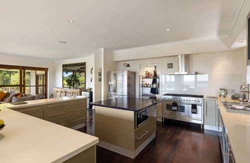 Wilsons Creek House | Oluka Vista Panoramic Hill Top Estate w Pool Cinema Tennis Court
