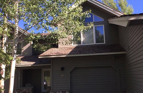 Crested Butte House | On Golf Course with Scenic Mountain Views