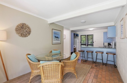 Point Lookout House | Only minutes walk to Cylinder and Deadmans Beaches - 1 Pet Allowed.