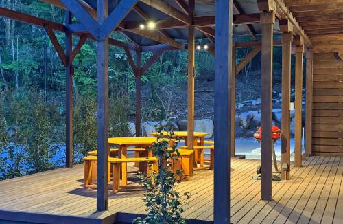 Hakone Villa | P's Wood 箱根仙石原 ー温泉大浴場 露天風呂 サウナ 屋根付BBQを満喫ー