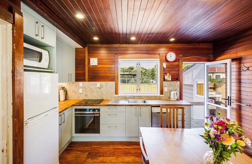 Kairakau House | Pacific Vista - Hawkes Bay Holiday Home