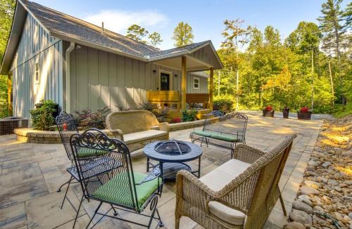 Tiger House | ‘Painted Skies’ Upscale Getaway By Lake Burton!