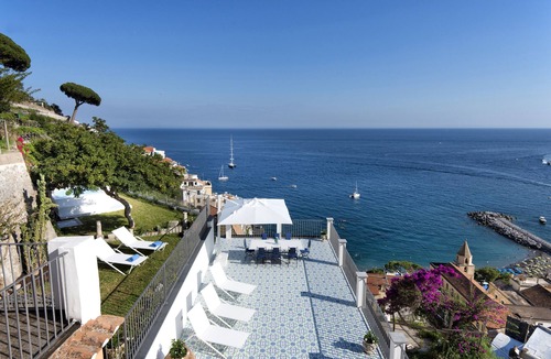 Pogerola Villa | Palazzo della Storia with Sea View, Jacuzzi, Terraces, Breakfast and Aircon