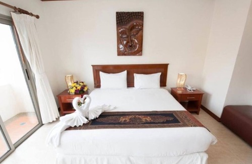 Nanai Road Hotel | Palmview Resort