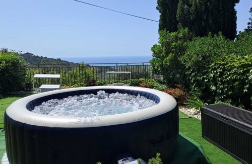 Perdifumo Apartment | Panoramic Apartment for 8 with Garden and Patio, Sea View