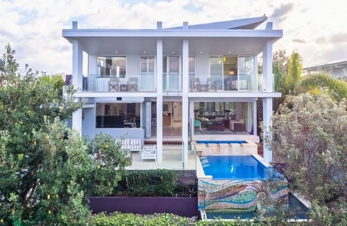 Kingscliff House | Paralian Beach House- 4Bed beachfront home with ocean view and Saunas