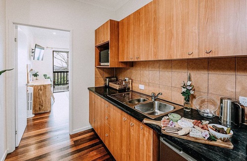 Mudgeeraba Cabin | Peaceful Hilltop Cabin with Outdoor Bathtub and Wildlife Views Near Springbrook, Mudgeeraba, Queensland