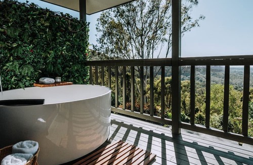 Mudgeeraba Cabin | Peaceful Hilltop Cabin with Outdoor Bathtub and Wildlife Views Near Springbrook, Mudgeeraba, Queensland