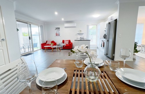 Gold Coast House | Peaceful Oasis, Prime Location - close to Pool, Gym, and Golf Courses