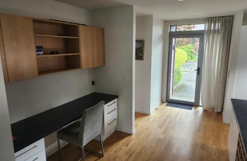 Kelvin Heights House | Peninsular Lakefront