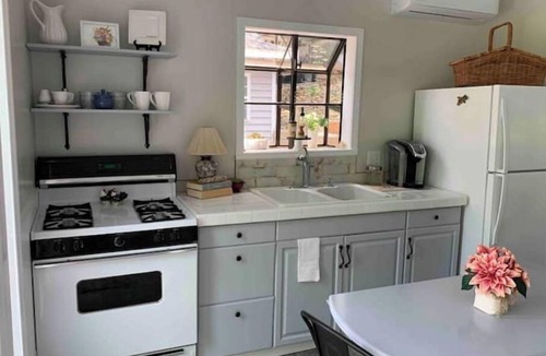 Hiawassee Apartment | Perch yourself at Robin’s Nest & enjoy spectacular views in a beautiful setting