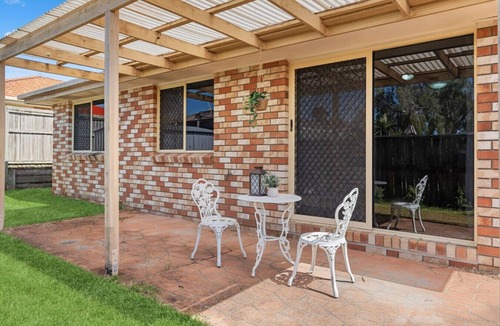 Calamvale House | Perfect Family Stay - Cozy Home Near Everything