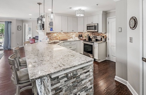 Cornelius Condo | Perle du Lac l Fun for Families & Long Stays