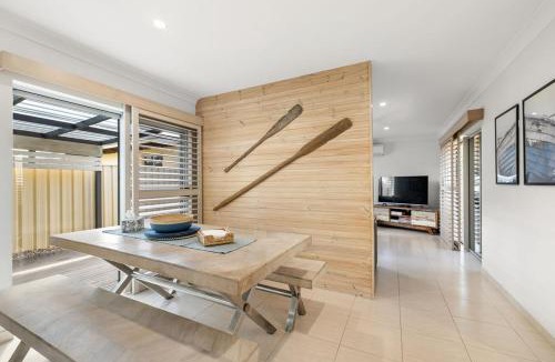 Woorim House | Pet Friendly Beachside Hideaway - Lazy on Lowry