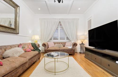 Northcote Villa | Pet friendly centrally located 3 bed aircon home