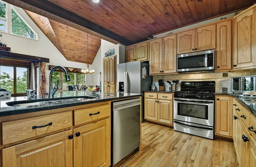 Walnut Mountain Cabin | Pet-Friendly, mountain view cabin rental with hot tub, screened porch, pool table, Free WiFi