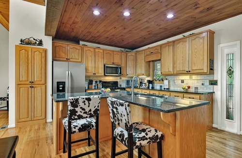 Walnut Mountain Cabin | Pet-Friendly, mountain view cabin rental with hot tub, screened porch, pool table, Free WiFi
