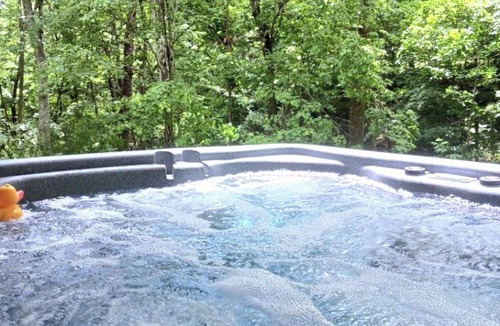 Basye Cabin | Pet-Friendly Shenandoah Valley Cabin w/Hot Tub, Pool & Lake Access, Near Bryce