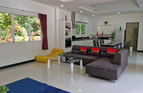 Chalong Villa | Phikun Private Pool Villa
