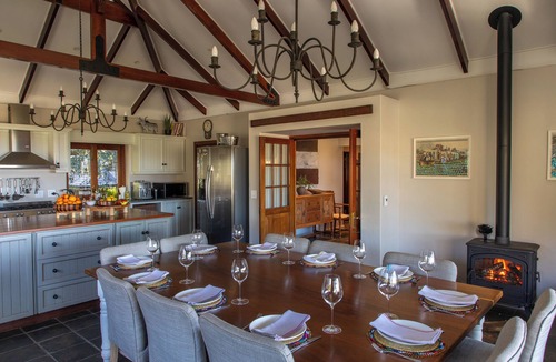 Constantia Villa | Pointers Villa with views of the vineyards, ocean and breathtaking sunrises