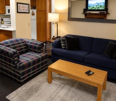 Gatlinburg - Pigeon Forge House | Pool and Hot Tub with Smoky Mountain View N Gatlinburg