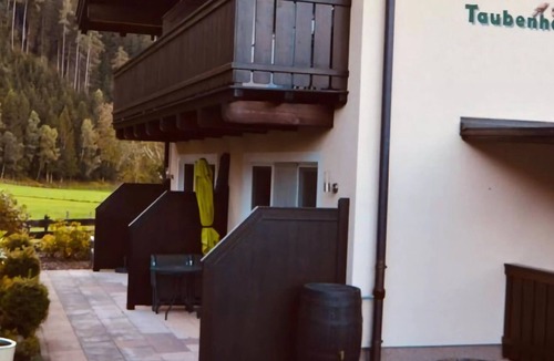 Hollersbach im Pinzgau House | Pretty Apartment in Hollersbach with Terrace and Sauna