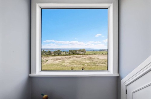 Nukuhau House | Private 7BR Estate | Pool, Spa & Lake Views | Sleeps 18 | Taupō