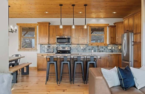 Seven Devils Cabin | Private Community~5 Bedrooms~Loaded~Amazing Mountain View’s-Jacuzzi-Game Room
