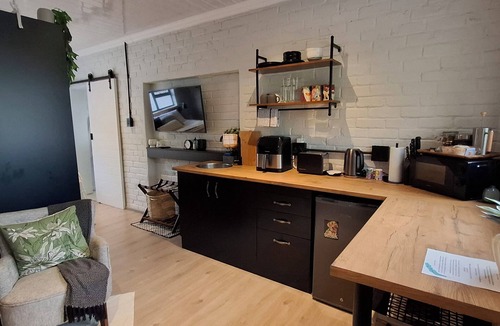 Gonubie Apartment | Private luxury studio 200m to beach. Includes AC & pool access