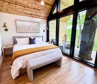 Travelers Rest House | Private Modern Treehouse Retreat in the Forest