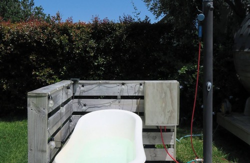 Point Wells Cabin | Private Sauna + Ice Bath + Hot Tub Escape 5 min to Matakana