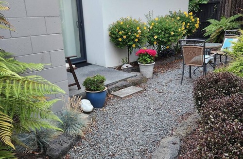 Bishopdale Apartment | PUMPHOUSE APARTMENT- AIRPORT,spacious,private, warm, homely, family