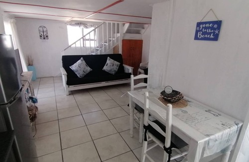 Arniston Apartment | Quaint 1 Bedroom Apartment with sea view
