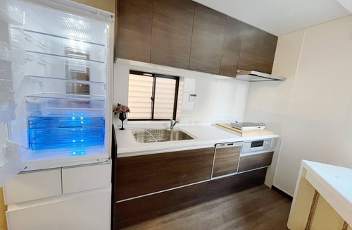 Ebisu House | Quiet residence within walking distance of Shibuya Roppongi Hiroo, supermarket retail nearby.