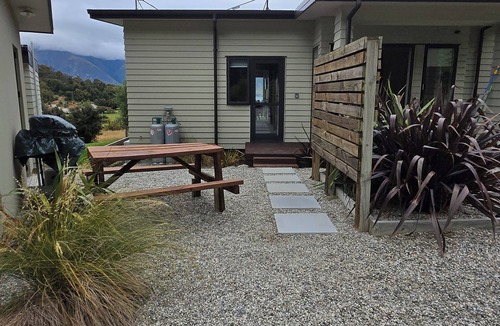 Mount Creighton Apartment | Quiet Retreat Bobs Cove