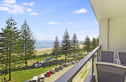 Coolangatta Apartment | Rainbow Pacific Unit 15 - Beachfront unit a great spot for a family beach holiday with Wi-Fi Inc.