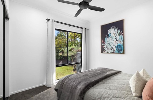 Springbrook Apartment | Rainforest Retreat Fire Pit, Deck & Rainforest Walk