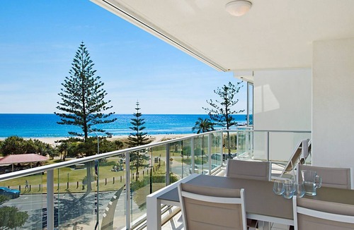 Coolangatta Apartment | Reflections tower 2 Unit 401 Greenmount Beachfront with Wi-Fi included Easy walk to shops and cafes