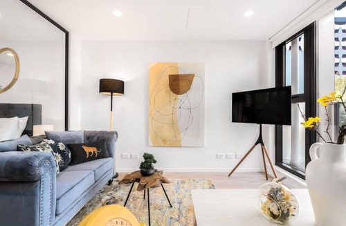 Newton Apartment | Relaxing Aircon Studio Living Beside Park in CBD - Pool & Gym