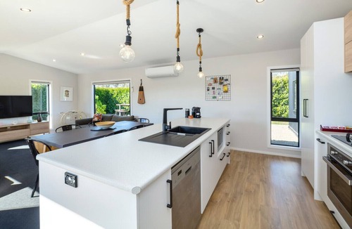 Martinborough Apartment | Relaxing Martinborough Escape | Spa, Seasonal Communal Pool & Indoor-Outdoor Living