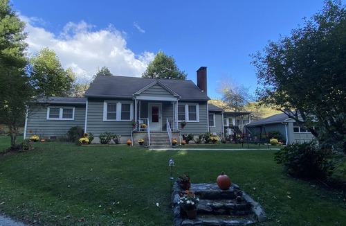 Vilas House | Relaxing, quiet country setting. Close to many Mountain activities!