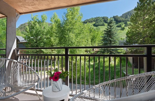 Aspen Condo | Remodeled Aspen Gem! 1 Block to Aspen Mtn, Balcony with Views, W/D, Parking & Walk to Town