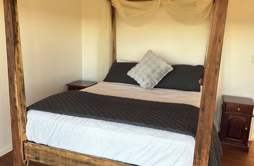 Maroochy River Resort | River Rock Retreat Maroochy. Sunshine Coast Hinterland 10 acre resort style