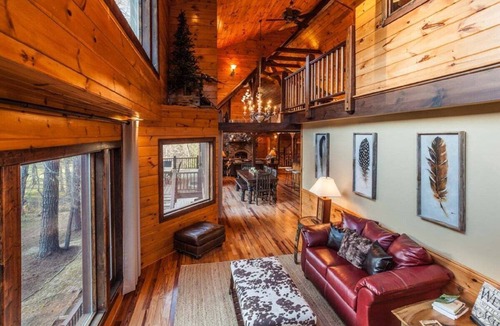Ellijay Cabin | River's Bend Lodge by Mountain Oasis | Riverfront Cabin in Coosawattee River Resort