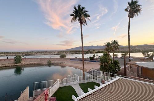 Bullhead City House | RIVERFRONT RUBY RED HOME WITH PRIVATE DOCK