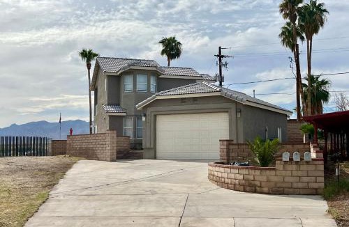 Bullhead City House | RIVERFRONT RUBY RED HOME WITH PRIVATE DOCK