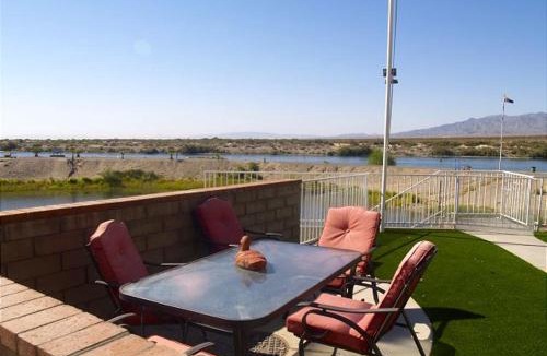 Bullhead City House | RIVERFRONT RUBY RED HOME WITH PRIVATE DOCK