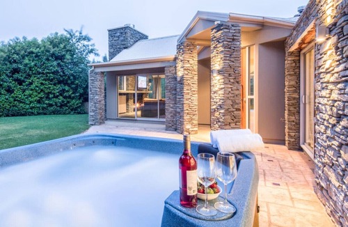 Arthur's Point Villa | Riverview Retreat by MajorDomo - Six Bedroom Home